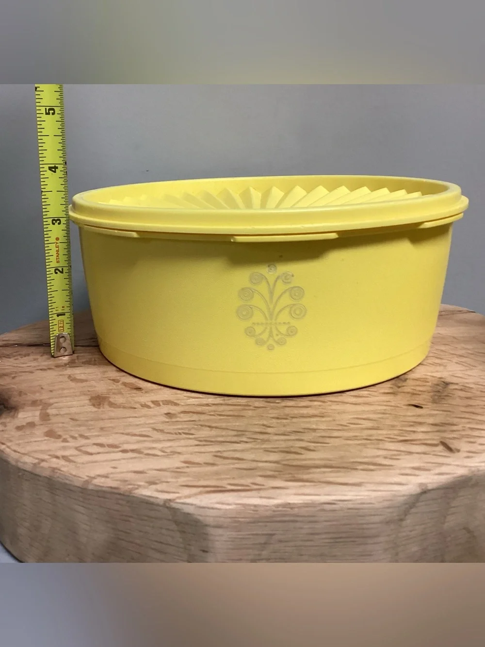 🟡 Vintage - Tupperware - By one get one FREE - Collectible - Unique - Yellow